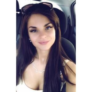 Meet your Posher, Dóra